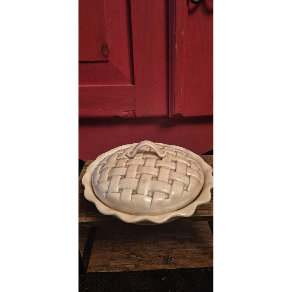 Vintage 1979 Ceramic 8 Inch Pie Keeper  Ceramics Tann Lattice Pie Shape